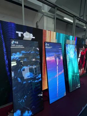 Alüminyum Demir Çelik LED Poster Ekranı 960*1920 LED Ekranı P2.5 İç mekan 3840hz IP56